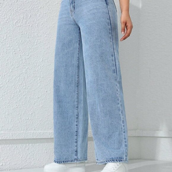 Light Wash Casual Women's Loose Fit Straight-Leg Jeans With Pockets - Picture 3 of 6